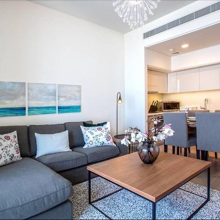 A Luxury Aprt 2 Bedrooms Balcony With Wonderful View Mall Access Hi Speed Wifi Beach Access & Much More For Family Only Samaheej Luaran gambar