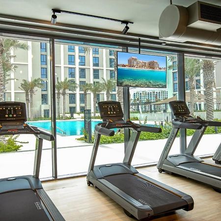 A Luxury Aprt 2 Bedrooms Balcony With Wonderful View Mall Access Hi Speed Wifi Beach Access & Much More For Family Only Samaheej Luaran gambar