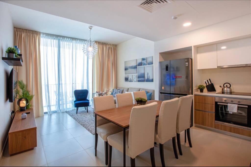 A Luxury Aprt 2 Bedrooms Balcony With Wonderful View Mall Access Hi Speed Wifi Beach Access & Much More For Family Only Samaheej Luaran gambar