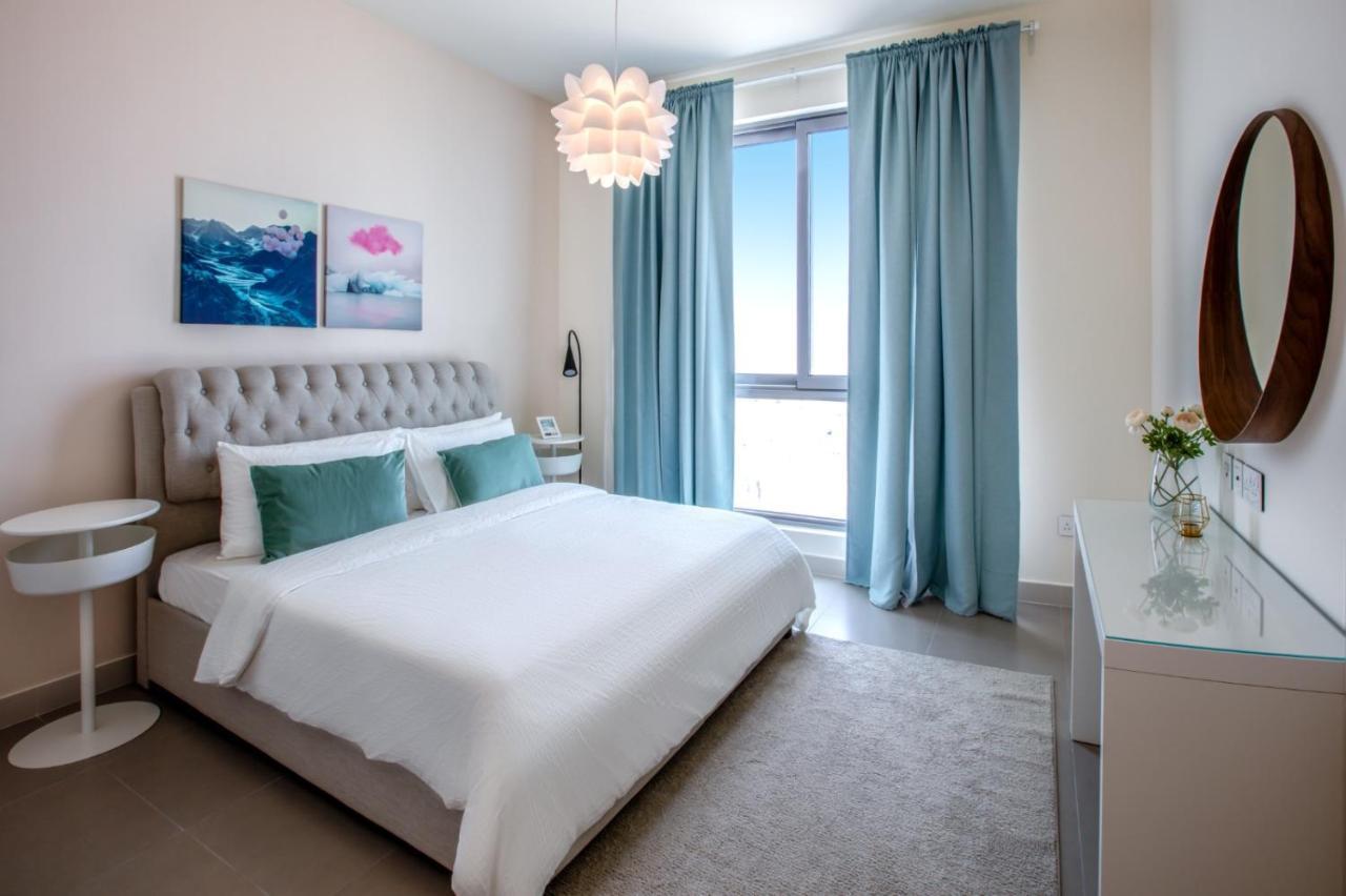 A Luxury Aprt 2 Bedrooms Balcony With Wonderful View Mall Access Hi Speed Wifi Beach Access & Much More For Family Only Samaheej Luaran gambar