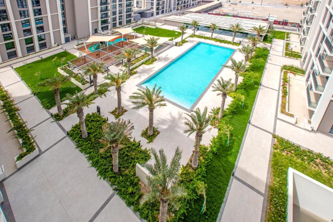 A Luxury Aprt 2 Bedrooms Balcony With Wonderful View Mall Access Hi Speed Wifi Beach Access & Much More For Family Only Samaheej Luaran gambar